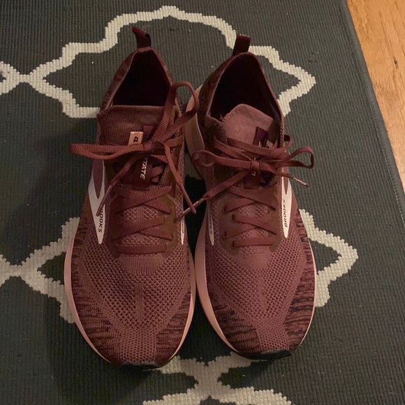 Brooks Shoes - Brooks levitate 4 women size 10 euc